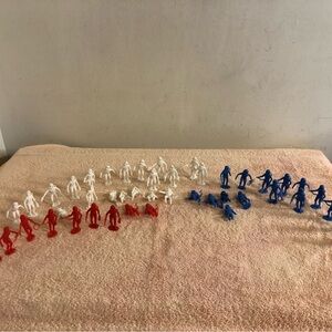 Vintage 1960’s Marx Lot of 45 Plastic Red White & Blue Spacemen